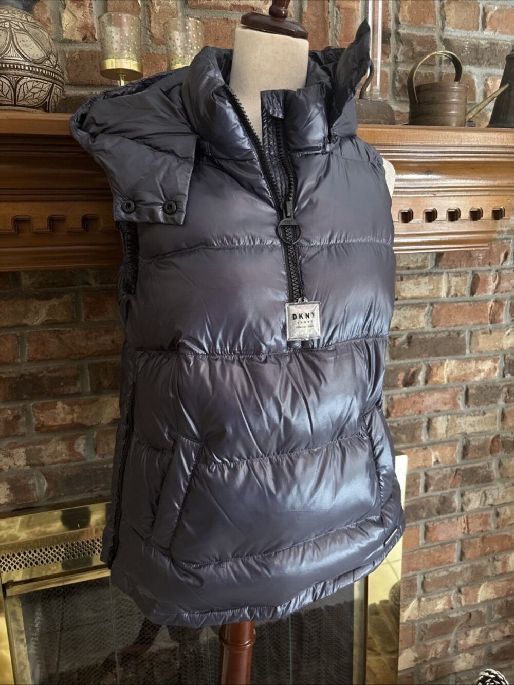 DKNY Sport Gray Down Shiny Puffer Vest New Size Small Sling Hiking Walking - Picture 2 of 10